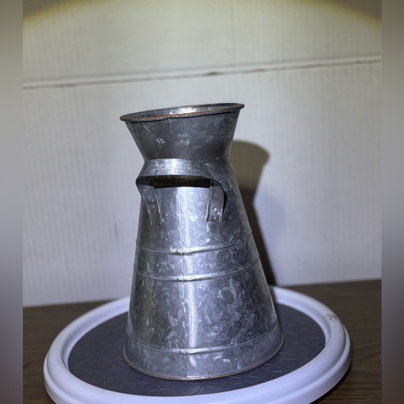 Clearance Bundle w/2nd item for $4.99 shipping Vintage Farm metal vase - Picture 2 of 5